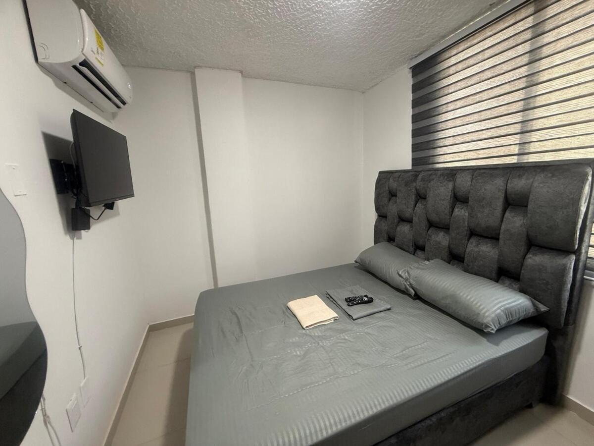 Hermosa Habitacion A Una Cuadra Del Ventura Plaza 3 Cucuta Bagian luar foto