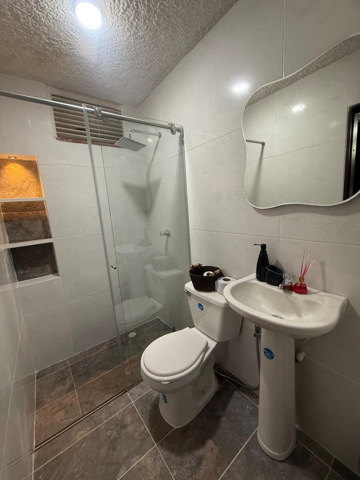 Hermosa Habitacion A Una Cuadra Del Ventura Plaza 3 Cucuta Bagian luar foto