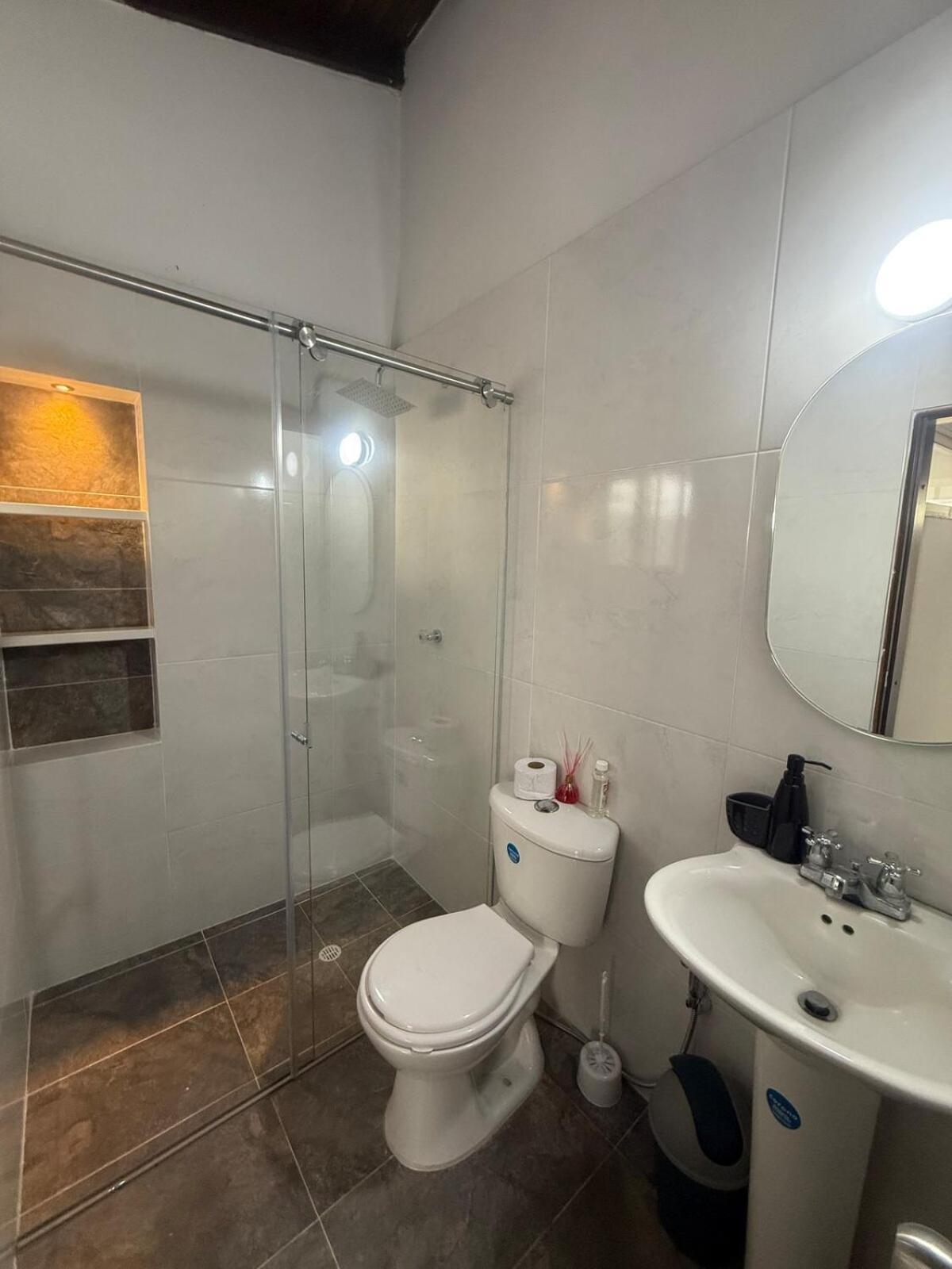 Hermosa Habitacion A Una Cuadra Del Ventura Plaza 3 Cucuta Bagian luar foto
